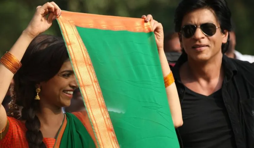 शाहरुख खान के साथ दीपिका पादुकोण की फिल्म 'चेन्नई एक्सप्रेस' एक ब्लॉकबस्टर रोमांटिक-कॉमेडी है, जिसमें वह 'मीनम्मा' का किरदार निभा रही हैं। 2013 में रिलीज हुई इस फिल्म में शाहरुख खान के साथ उनकी खूबसूरत बॉन्डिंग देखने को मिली, जिसे दर्शकों का खूब प्यार मिला. रोहित शेट्टी द्वारा निर्देशित और गौरी खान द्वारा निर्मित, इसे IMDb पर 6.2 रेटिंग मिली है।