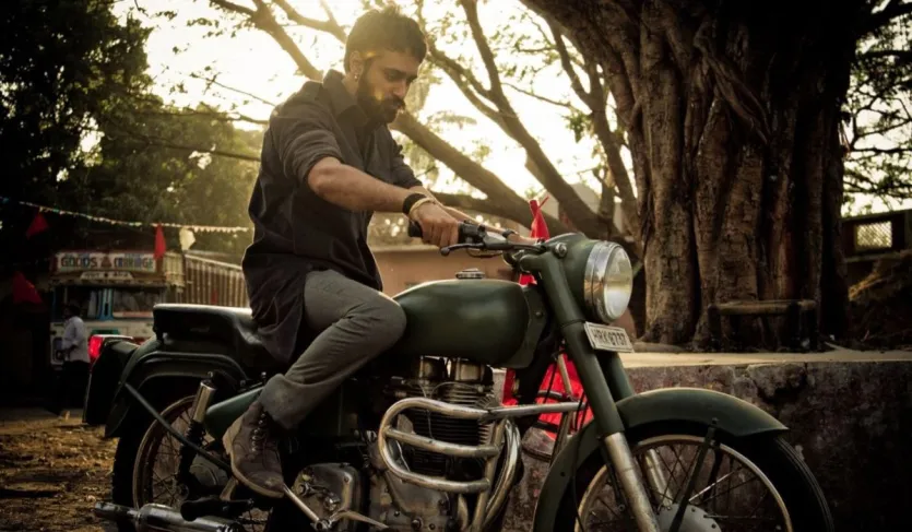 हर स्टार किड की किस्मत चमक जाए ये जरूरी तो नहीं, लेकिन एक वक्त आता है जब हर किसी को उसके हिस्से की सफलता मिलती है। ऐसे ही एक बॉलीवुड एक्टर इमरान खान हैं, जिन्होंने 10 साल बाद बड़े पर्दे पर वापसी की। क्या आप जानते हैं कि फिल्मों से 10 साल दूर रहा ये एक्टर अपने ब्रेक के दौरान क्या करता था और अब कैसी जिंदगी जी रहे हैं, जिसके बारे में जानकर आपको शॉक लग सकता है। उन्होंने गाड़ी-बंगले तक का मोह त्याग दिया था। उन्होंने अपने लाइफस्टाइल को काफी सरल बना लिया।