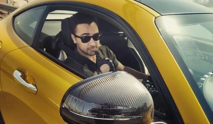 एक्टर इमरान खान सस्टेनबल लाइफ में विश्वास रखते हैं और इसी के चलते उन्होंने कई चीजों को त्याग दिया है। उन्होंने कई सारी लग्जरी से भी किनारा कर लिया। उनकी प्रिय चेरी-लाल फेरारी भी उन्होंने बेच दी है और उसकी जगह अब एक आम फॉक्सवैगन कार ले ली है। वह अपने आलीशान पाली हिल बंगले को भी चोड़ चुके हैं। वर्तमान में इमरान खान बांद्रा के एक अपार्टमेंट में रहते हैं, जहां रहते हुए उन्होंने जीवन में कई बदलाव किए और उसे सरल बनाया है।