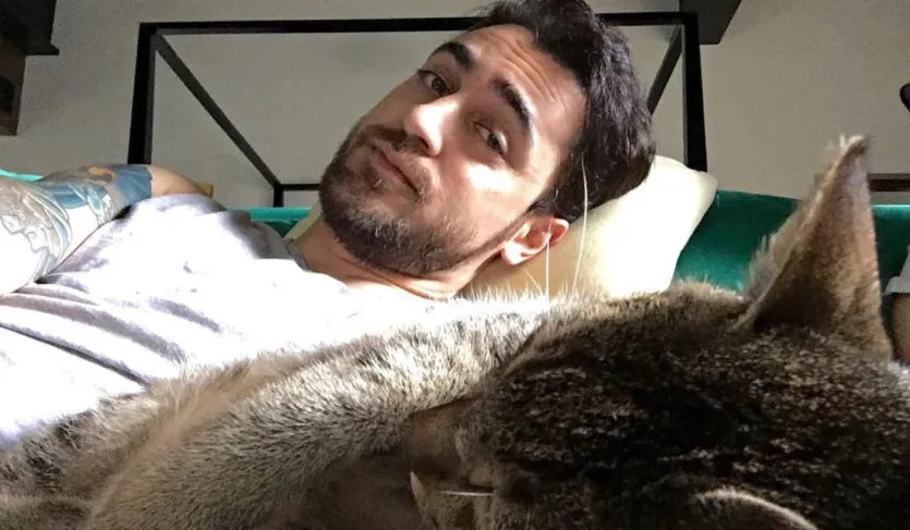 बता दें कि इमरान अपनी पत्नी अवंतिका मलिक से अलग हो चुके हैं। दोनों अपनी बेटी इमारा की को-परेंटिंग करते हैं। आमिर के भतीजे इमरान इन दिनों एक्ट्रेस लेखा वाशिंगटन को डेट कर रहे हैं। अब इमरान अपनी वापसी को लेकर भी चर्चा में हैं। इमरान आखिरी बार फिल्म 'कट्टी बट्टी' में नजर आए थे, जिसमें उनकी सह-कलाकार कंगना रनौत थीं।