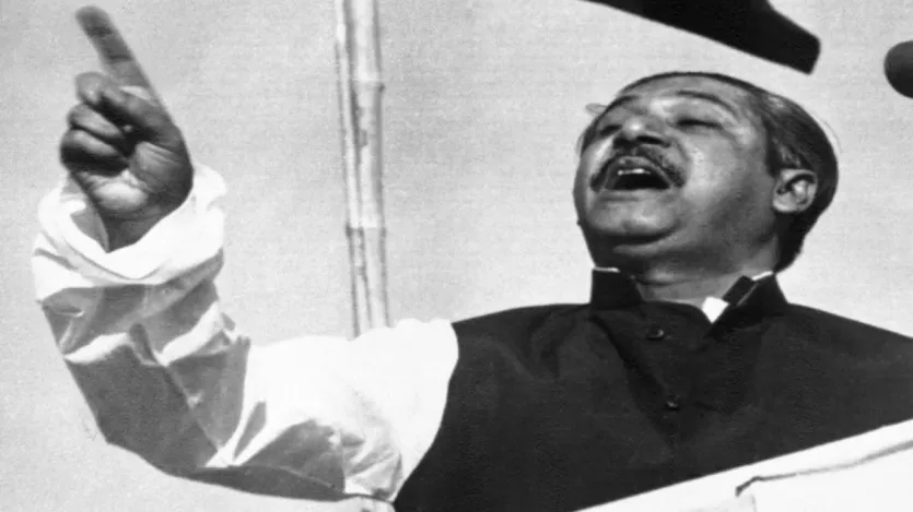 7 मार्च 1971 को बांग्लादेश मुक्ति संग्राम के कार्यकर्ताओं को संबोधित करते उसके नेता शेख मुजीबुर रहमान। 