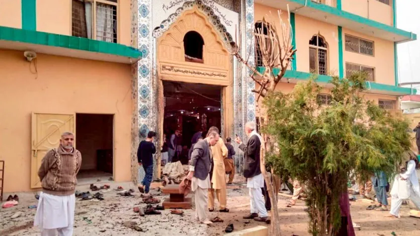 नमाज खत्म हुई ही थी। नमाजी अपने घरों का रूख करने ही वाले थे तभी जोरदार धमका हुआ। धमाका इतना जोरदार था कि पांच किलोमीटर दूर तक आवाज सुनाई दी।