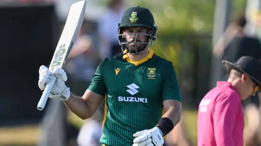 साउथ अफ्रीका की टीम आईसीसी टी20 रैंकिंग में नंबर 5 पर है। उसकी रेटिंग 244 की है। टीम ने अब तक शानदार खेल दिखाया है। पहले राउंड के सारे मैच जीतकर जब उसका मुकाबला सुपर 8 में भारत से हुआ तो वहां भी टीम ने जीतने का काम किया और सेमीफाइनल की ओर एक कदम बढ़ा दिया है। टीम अगर ऐसे ही खेलती रही तो जल्द ही वे और आगे निकल जाएगी। 