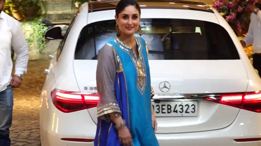 दूसरी ओर बेबो नीले रंग के पारंपरिक परिधान में बेहद खूबसूरत लग रही थीं जब वह समारोह में शामिल होने के लिए आईं। (Image Source-ANI)