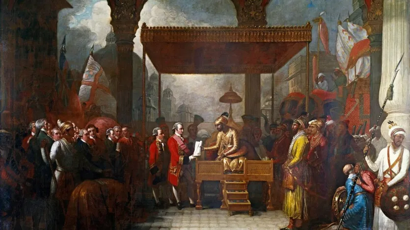 शाह आलम द्वितीय के शासन में ब्रिटिश ईस्ट इंडिया कंपनी भी मजबूत होती गई। 1803 में मराठों पर जीत के बाद लॉर्ड लेक ने दिल्ली पर कब्जा किया और बादशाह को पेंशनर बना दिया। इससे मुगल साम्राज्य एक तरह से अंग्रेजों का गुलाम हो गया। शाह आलम ने इसके बाद अंग्रेजों से गठबंधन कर लिया ताकि मराठा दोबारा दिल्ली पर कब्जा न कर सकें, लेकिन इससे उसकी ताकत और घट गई।