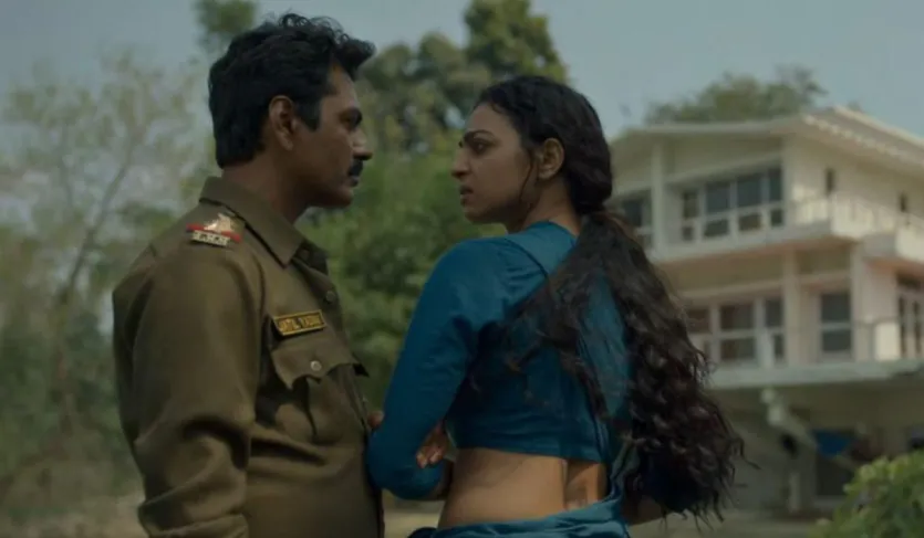 नवाजुद्दीन सिद्दीकी और राधिका आप्टे स्टारर फिल्म 'रात अकेली है' एक थ्रिलर है, जिसमें सोशल कमेंट्री भी है। एक खास परिवार के दबदबे वाले सामाजिक ढांचे के बैकग्राउंड में बनी यह फिल्म एक मर्डर मिस्ट्री के संदर्भ में जिंदगी पर रोशनी डालती है, जिससे यह व्होडनिट पसंद करने वालों के लिए जरूर देखने लायक बन जाती है।