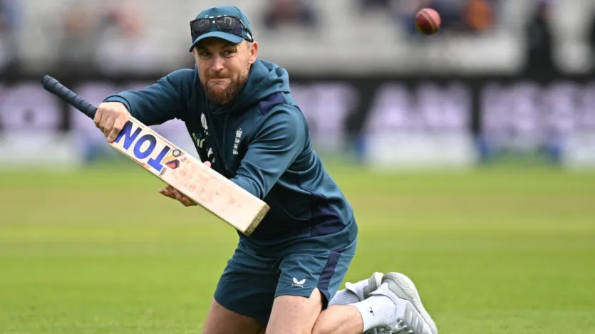 टी20 विश्व कप 2012 में न्यूजीलैंड के ब्रेंडन मैकुलम ने बांग्लादेश के खिलाफ बल्लेबाजी करते हुए एक पारी में 11 चौके और 7 छक्के लगाए थे। इस तरह से मैकुलम ने 86 रन तो केवल चौके और छक्कों से ही बनाने का काम किया था।
