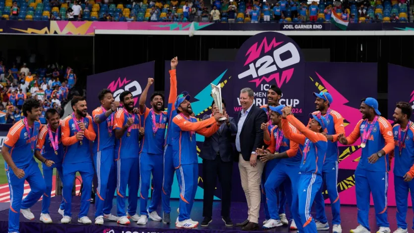 टीम इंडिया अब तक चार बार टी20 वर्ल्ड कप के फाइनल में जगह बना चुकी है। सबसे पहले उन्होंने 2007 में फाइनल खेला था। उसके बाद टीम इंडिया ने 2014 में टी20 वर्ल्ड कप का फाइनल खेला था। 2014 के बाद भारतीय टीम ने 2024 में टी20 वर्ल्ड कप का फाइनल खेला था। वहां उन्होंने साउथ अफ्रीका को हराकर ट्रॉफी अपने नाम की थी।