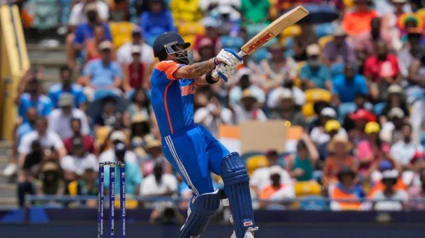 दिग्गज बल्लेबाज इस लिस्ट में पांचवें नंबर पर हैं। उन्होंने टी20 वर्ल्ड कप 2014 और 2016 में शानदार बल्लेबाजी की थी। दोनों ही टूर्नामेंट में उन्होंने 34-34 बाउंड्रीज लगाए थे। उन्होंने 2016 टी20 वर्ल्ड कप में प्लेयर ऑफ द टूर्नामेंट का खिताब जीता था। वहीं 2024 टी20 वर्ल्ड कप जीतने के बाद उन्होंने टी20 इंटरनेशनल से संन्यास ले लिया था।