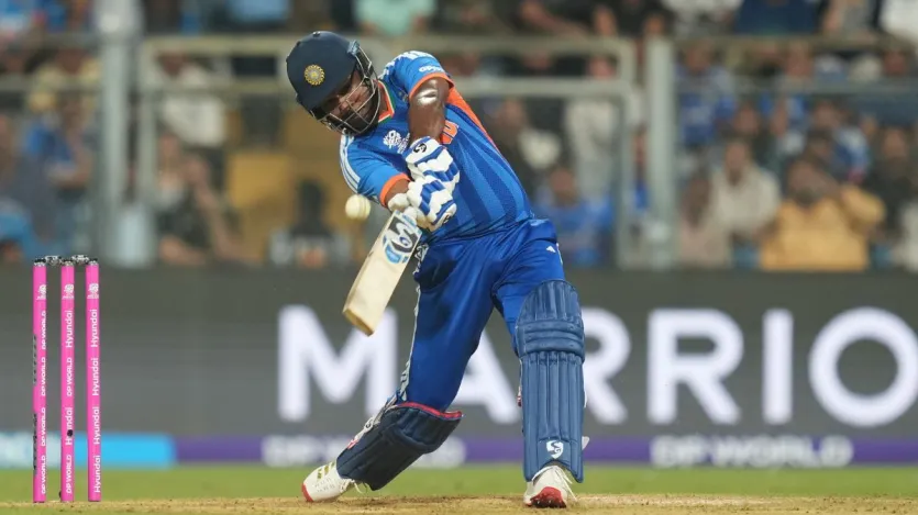 टीम इंडिया के विकेटकीपर संजू सैमसन इस लिस्ट में तीसरे नंबर पर हैं। उन्हें इस वर्ल्ड कप में अभी तक चार मैचों में खेलने का मौका मिला है। सिर्फ इन 4 पारियों में ही वह 38 बाउंड्री लगा चुके हैं। उन्होंने सुपर-8 में वेस्टइंडीज और सेमीफाइनल में इंग्लैंड के खिलाफ मुकाबले में मैच विनिंग पारी खेली थी। अब वह फाइनल में भी इसी फॉर्म को बरकरार रखना चाहेंगे।