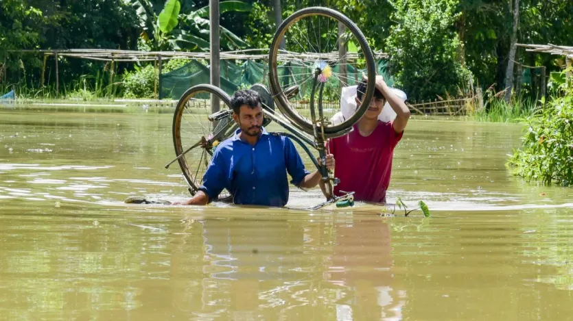 असम में बारिश और बाढ़ से 68 लोगों की मौत, PHOTOS में देखें तबाही का मंजर – India TV Hindi