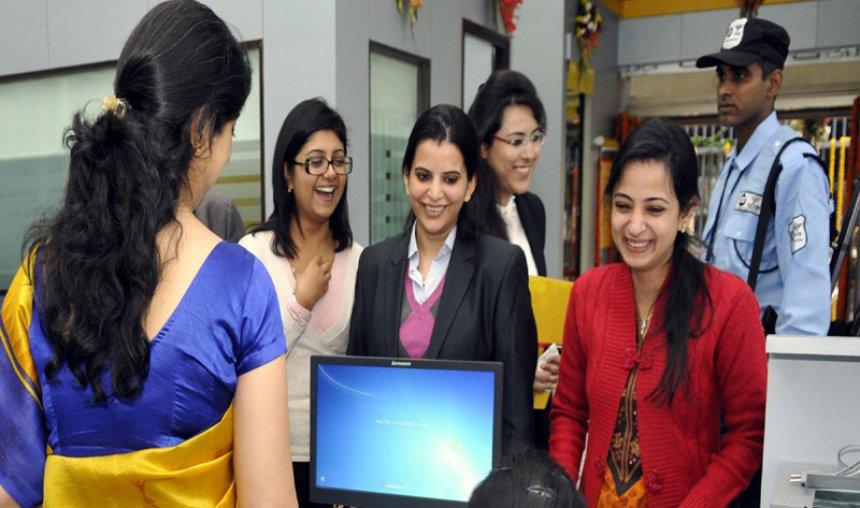 Women&#8217;s Day: देश में महिलाओं के मुकाबले पुरुषों की औसत कमाई 67% अधिक, उच्च पदों पर होना बड़ी वजह- India TV Paisa