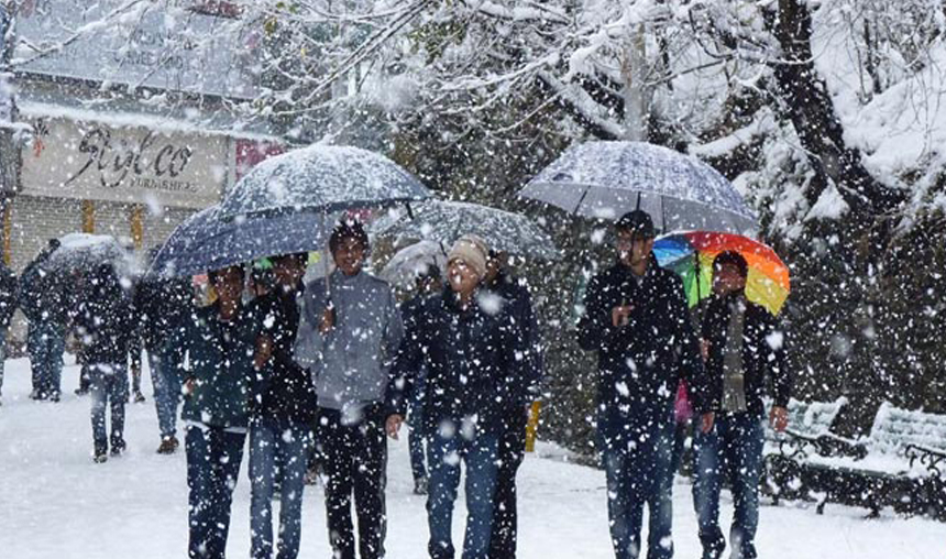 Cold-tightens-grip-in-Himachal-Pradesh-after-more-snow Cold-tightens-grip-in-Himachal-Pradesh-after-more-snow- India TV Hindi