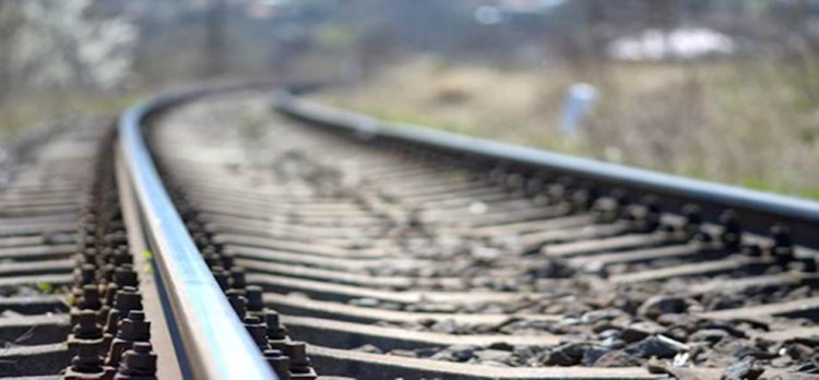 5 people run over by a train in Hapur 5 people run over by a train in Hapur- India TV Hindi