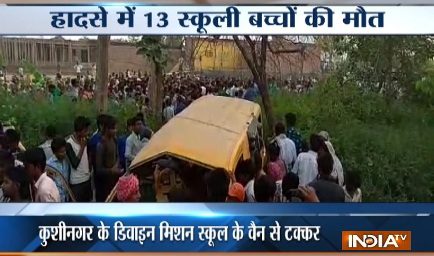 School bus collides with train in Kushinagar, 11 students dead School bus collides with train in Kushinagar, 11 students dead- India TV Hindi