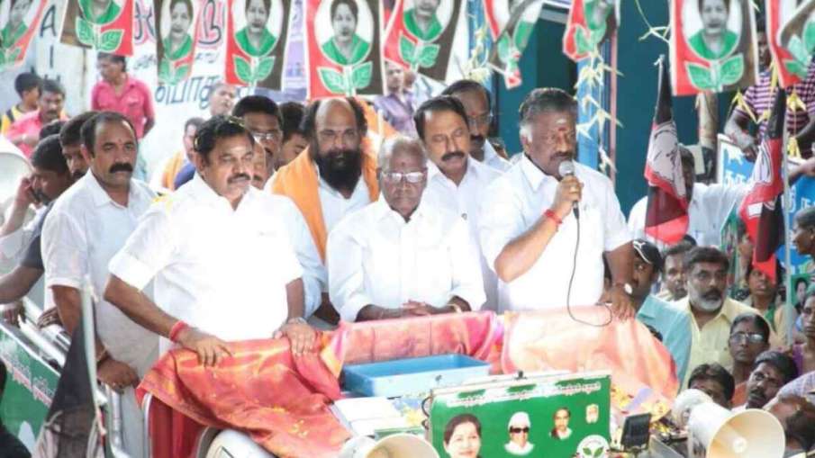 AIADMK observes fast over Cauvery issue AIADMK observes fast over Cauvery issue- India TV Hindi