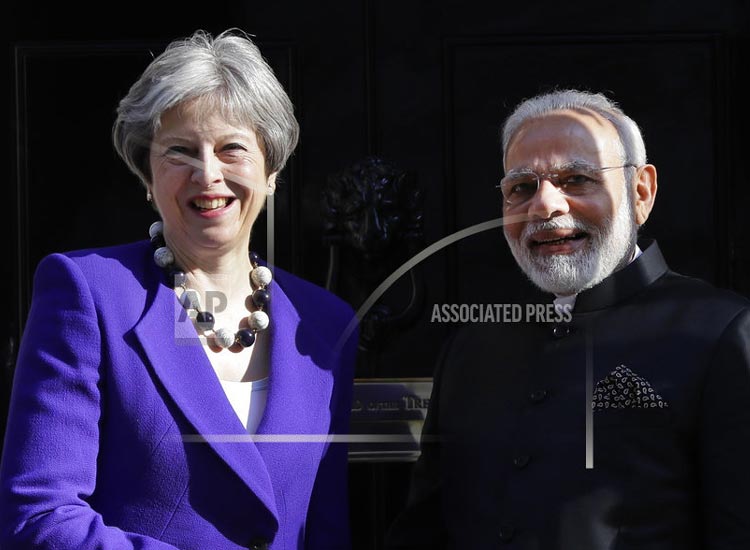 Modi magic in London modi meeting with Theresa... Modi magic in London modi meeting with Theresa...- India TV Hindi