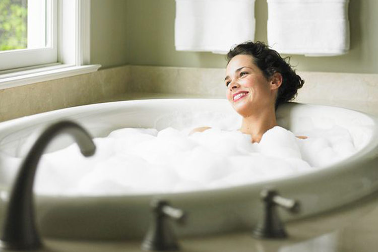 experts reveal the best time to take shower experts reveal the best time to take shower- India TV Hindi