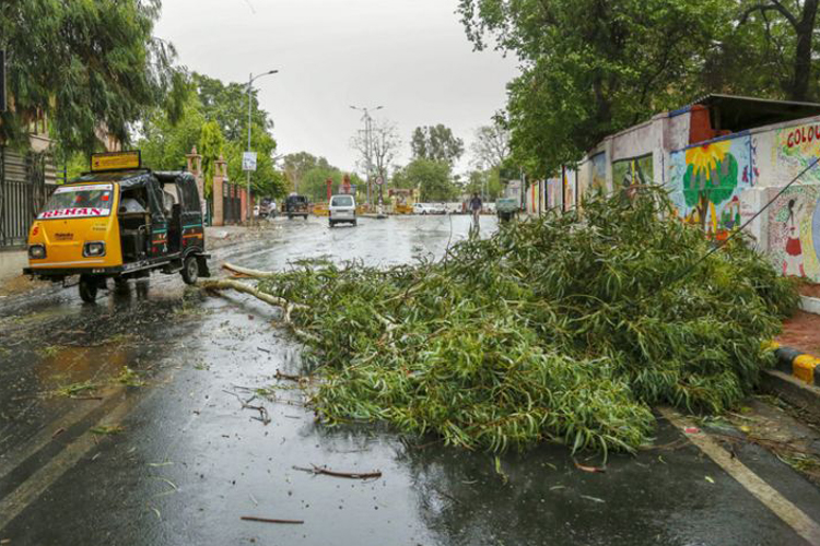 IMD issues warning about severe storm in next 24 hours IMD issues warning about severe storm in next 24 hours- India TV Hindi