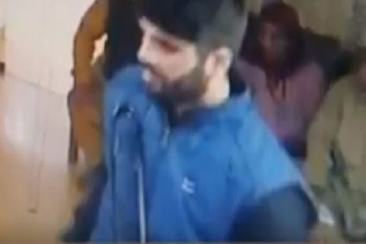 Jammu-Kashmir: Militants loot Rs 1.7 lakh from bank, take away guard's rifle Jammu-Kashmir: Militants loot Rs 1.7 lakh from bank, take away guard's rifle- India TV Hindi