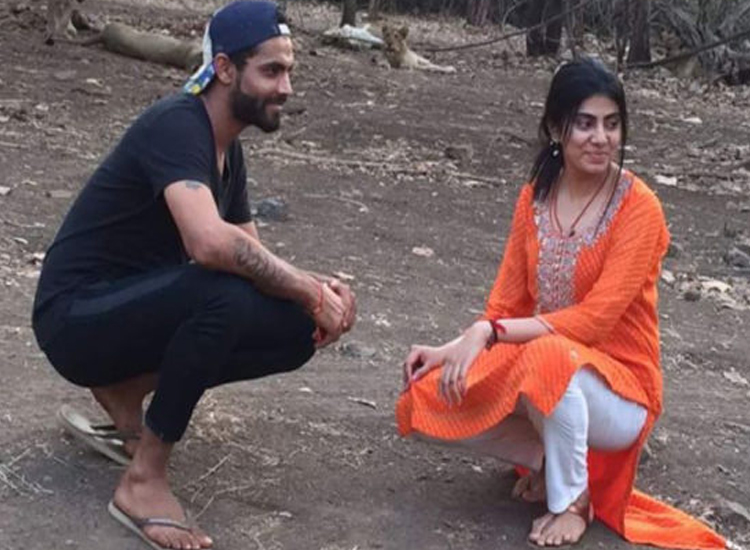 Ravindra Jadeja with wife Reeva Solanki Ravindra Jadeja with wife Reeva Solanki- India TV Hindi