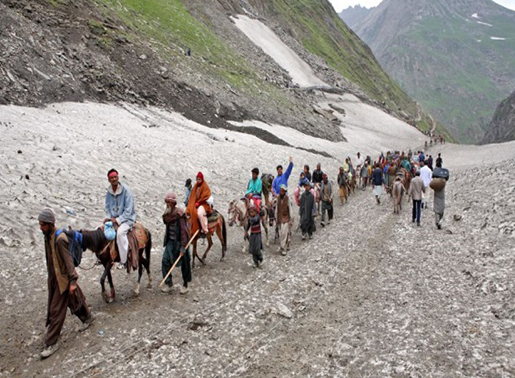 Amid tight security, first batch of Amarnath pilgrims to... Amid tight security, first batch of Amarnath pilgrims to...- India TV Hindi
