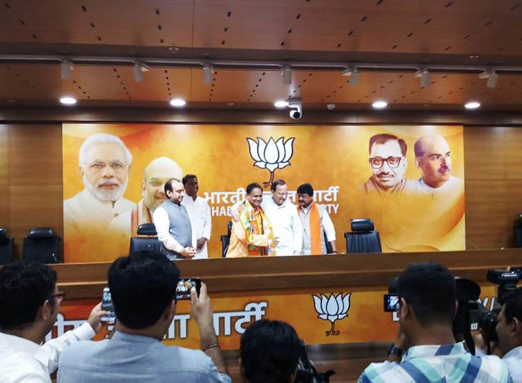 Ex-TMC minister Humayun Kabir joins BJP Ex-TMC minister Humayun Kabir joins BJP- India TV Hindi