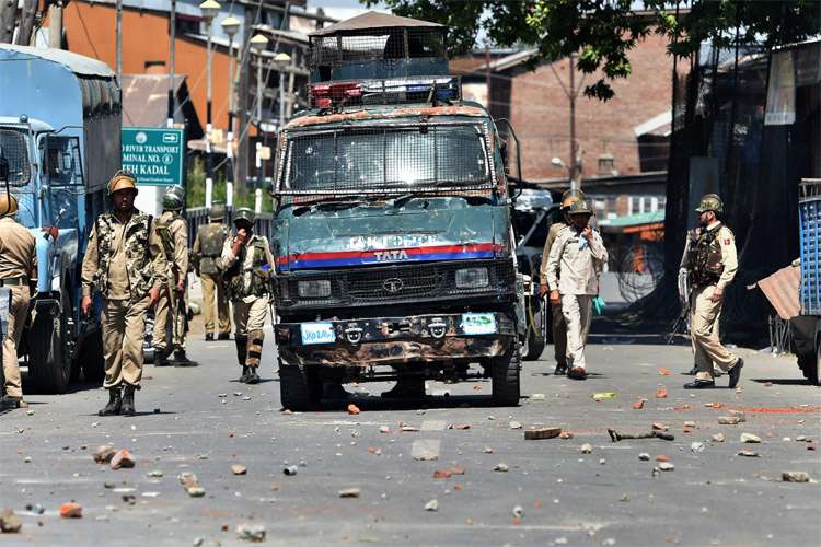 Sharp decline in stone pelting incidents in JK since Aug 5, 2019: officials Sharp decline in stone pelting incidents in JK since Aug 5, 2019: officials- India TV Hindi
