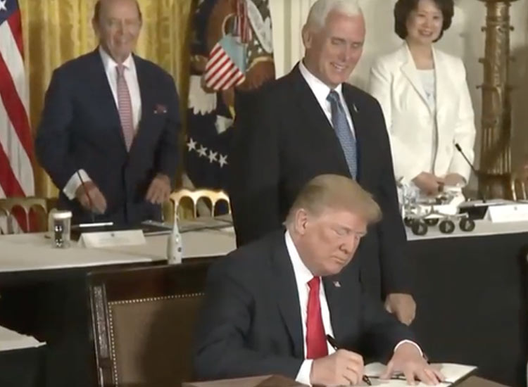 Trump instructed the Pentagon to prepare space force Trump instructed the Pentagon to prepare space force- India TV Hindi