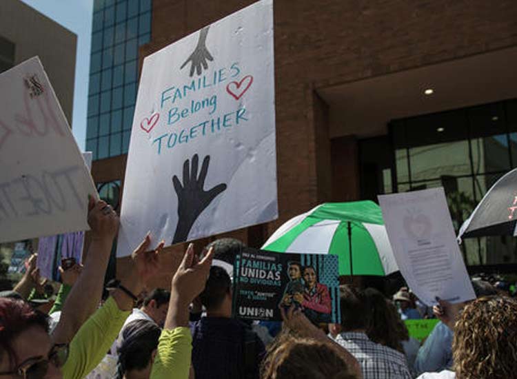 17 states and D.C. sue over Trump family separation... 17 states and D.C. sue over Trump family separation...- India TV Hindi