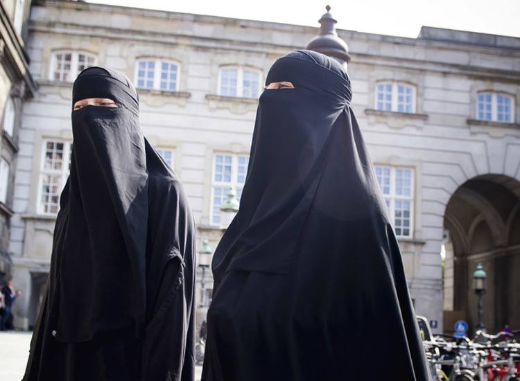 Switzerland government rejects proposals to ban burqa Switzerland government rejects proposals to ban burqa- India TV Hindi