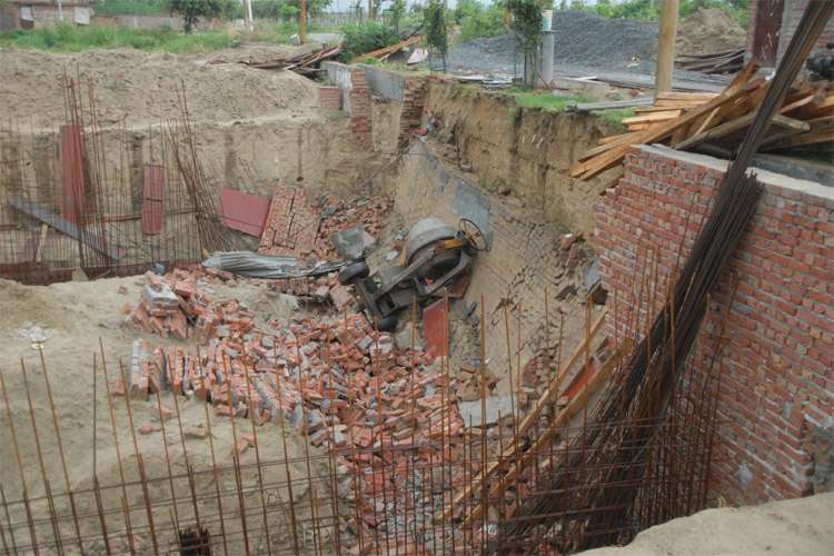 wall collapse wall collapse- India TV Hindi