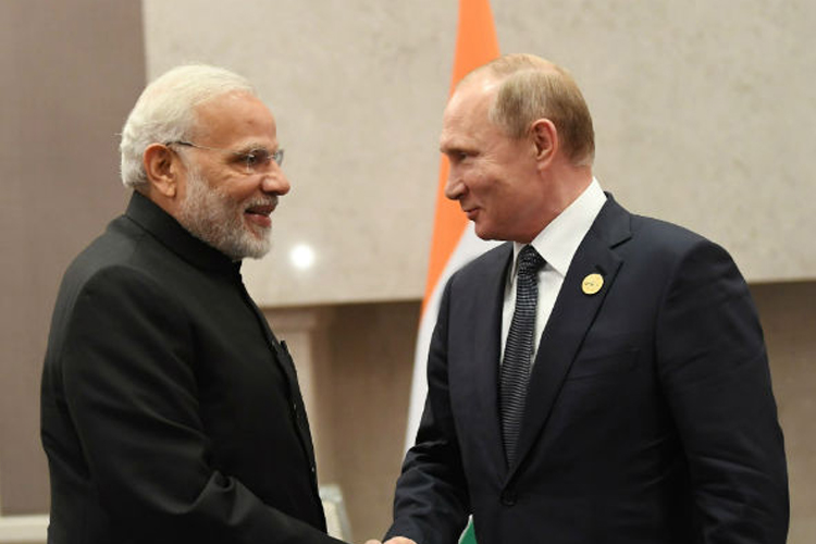 प्रधानमंत्री मोदी ने रूस के राष्ट्रपति पुतिन से की मुलाकात, कई मुद्दों पर हुई बात प्रधानमंत्री मोदी ने रूस के राष्ट्रपति पुतिन से की मुलाकात, कई मुद्दों पर हुई बात- India TV Hindi