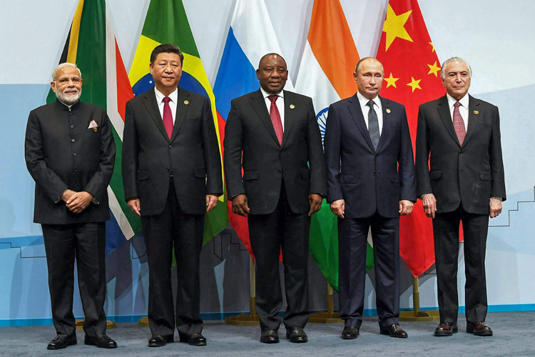 PM Modi meets South Africa Prez Cyril Ramaphosa PM Modi meets South Africa Prez Cyril Ramaphosa- India TV Hindi