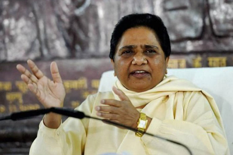 Mayawati claims BSP dont have any Tweeter and Facebook... Mayawati claims BSP dont have any Tweeter and Facebook...- India TV Hindi