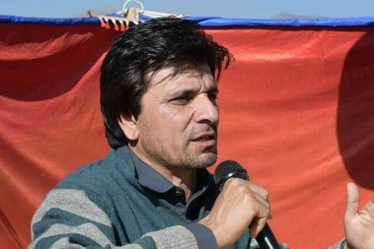 Pakistan’s ‘chaiwala’ and PTI’s MNA-elect Gul Zafar Khan turns out to be millionaire | Facebook Pakistan’s ‘chaiwala’ and PTI’s MNA-elect Gul Zafar Khan turns out to be millionaire | Facebook- India TV Hindi