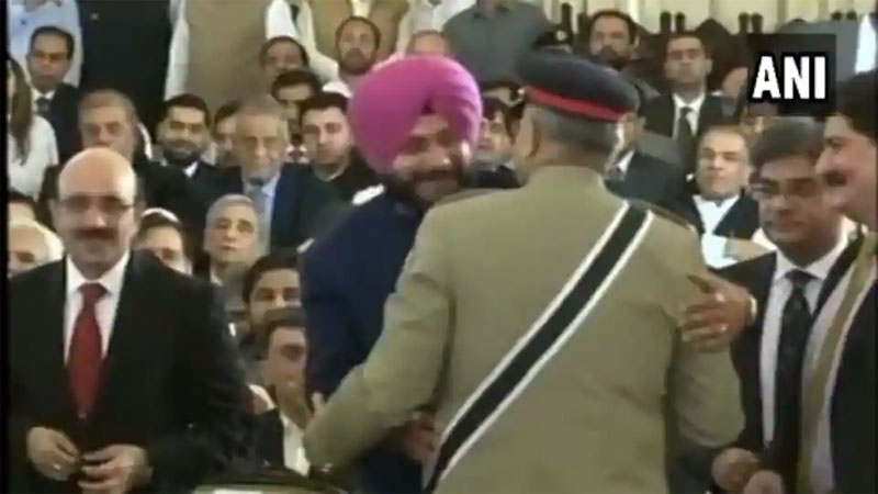 Imran thanks Sidhu for coming to Pakistan and stress in India Pakistan dialogue Imran thanks Sidhu for coming to Pakistan and stress in India Pakistan dialogue- India TV Hindi