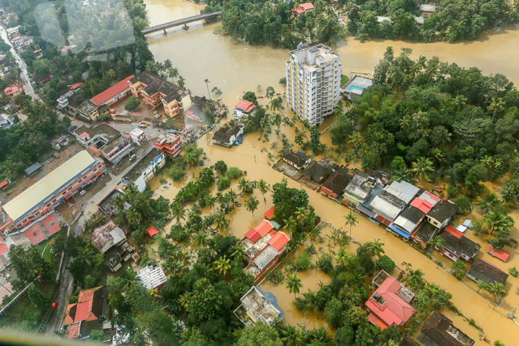Flood affected areas of Chengannur seen from a Indian... Flood affected areas of Chengannur seen from a Indian...- India TV Hindi