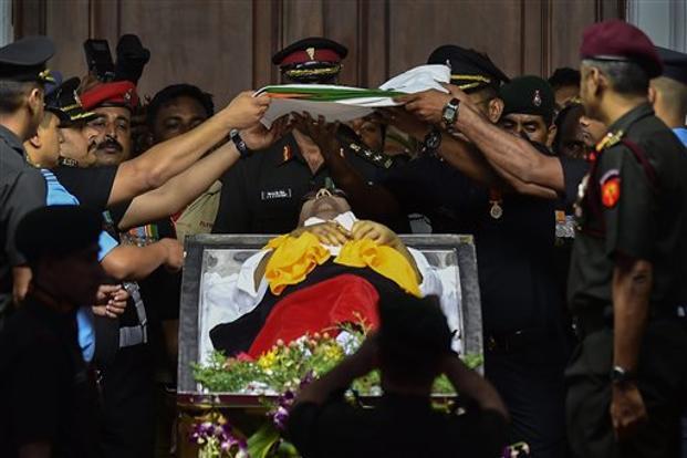 मरीना बीच पर दफनाए जाएंगे करुणानिधि, अदालत ने दी अनुमति मरीना बीच पर दफनाए जाएंगे करुणानिधि, अदालत ने दी अनुमति- India TV Hindi
