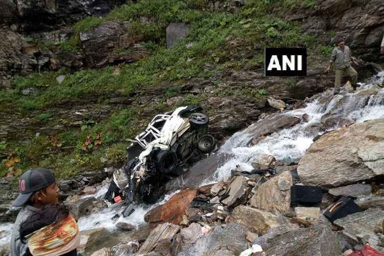 Himachal Pradesh: 11 people killed after a car rolled... Himachal Pradesh: 11 people killed after a car rolled...- India TV Hindi