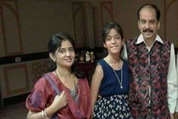 Ahmedabad businessman commits suicide after killing wife, daughter; suicide note talks of 'evil forc Ahmedabad businessman commits suicide after killing wife, daughter; suicide note talks of 'evil forc- India TV Hindi