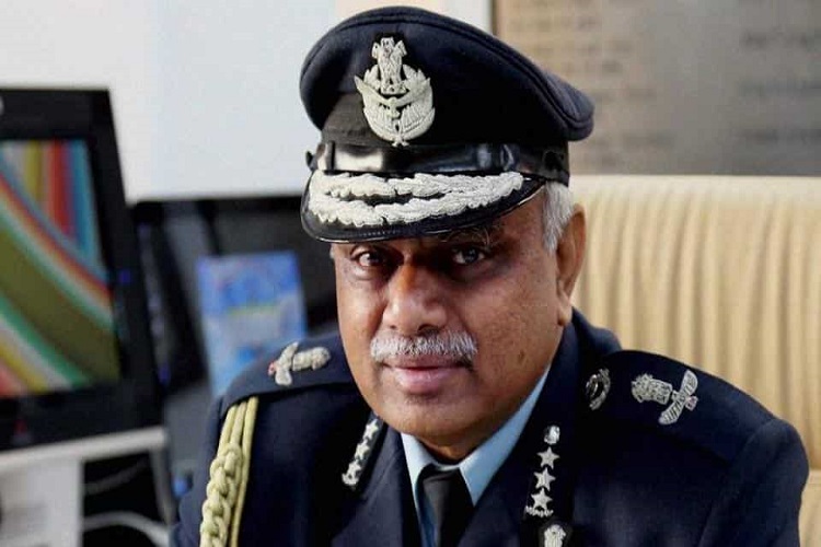 वायुसेना के वाइस चीफ एयर मार्शल एसबी देव को दुर्घटनावश गोली लगी वायुसेना के वाइस चीफ एयर मार्शल एसबी देव को दुर्घटनावश गोली लगी- India TV Hindi