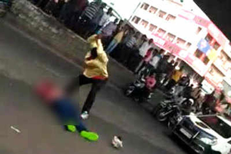 Murder accused axed to death in broad daylight in Hyderabad Murder accused axed to death in broad daylight in Hyderabad- India TV Hindi