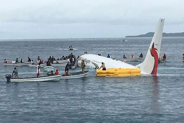 Passengers, crew survive after Air Niugini plane crashes into sea near New Zealand | AP Passengers, crew survive after Air Niugini plane crashes into sea near New Zealand | AP- India TV Hindi