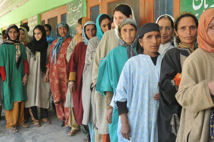 J&K निकाय चुनाव: दूसरे चरण के लिए मतदान शुरु, 1,000 से अधिक प्रत्याशी मैदान में J&K निकाय चुनाव: दूसरे चरण के लिए मतदान शुरु, 1,000 से अधिक प्रत्याशी मैदान में- India TV Hindi