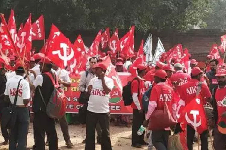 Tamil Nadu farmers return with skulls in Delhi, threaten to march naked | Twitter Tamil Nadu farmers return with skulls in Delhi, threaten to march naked | Twitter- India TV Hindi