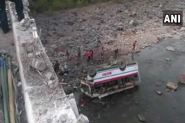 9 dead, 25 injured as bus falls into river in... 9 dead, 25 injured as bus falls into river in...- India TV Hindi