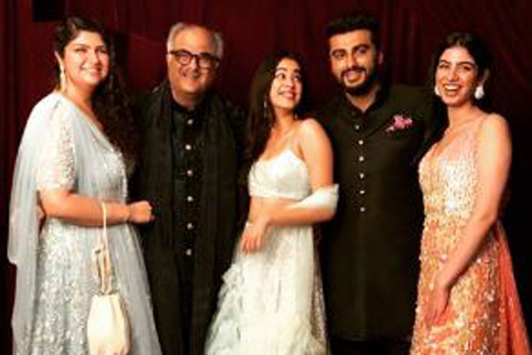 Anshula Kapoor, Boney Kapoor, Janhvi Kapoor, Arjun Kapoor, Khushi Kapoor Anshula Kapoor, Boney Kapoor, Janhvi Kapoor, Arjun Kapoor, Khushi Kapoor- India TV Hindi