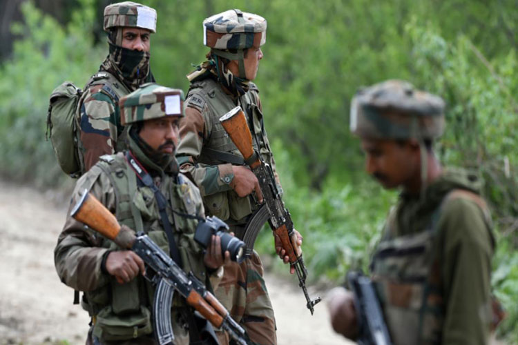 जम्मू-कश्मीर के शोपियां में पूर्व SPO समेत 3 का अपहरण जम्मू-कश्मीर के शोपियां में पूर्व SPO समेत 3 का अपहरण- India TV Hindi