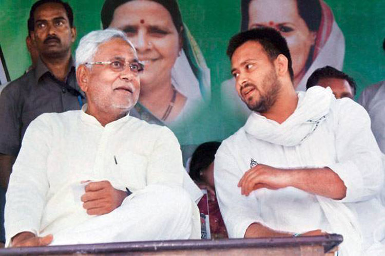 nitish kumar with tejaswi yadav nitish kumar with tejaswi yadav- India TV Hindi